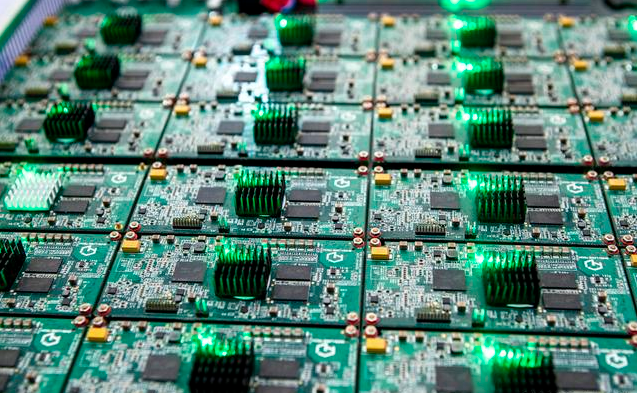 Différence entre PCB et circuits intégrés